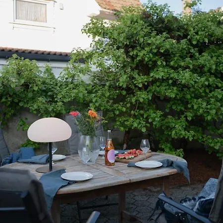 アパート Unique Wooden House, Cozy Outdoor Area, Downtown