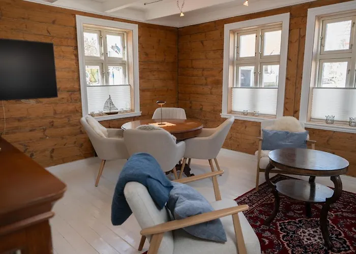 Unique Wooden House, Cozy Outdoor Area, Downtown Apartament Stavanger