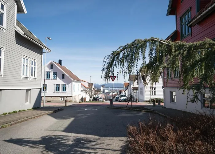 Unique Wooden House, Cozy Outdoor Area, Downtown Apartment Stavanger