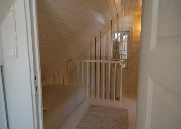 Unique Wooden House, Cozy Outdoor Area, Downtown Apartament *