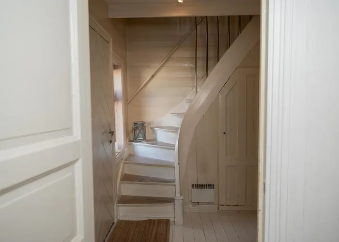 Unique Wooden House, Cozy Outdoor Area, Downtown Apartament *